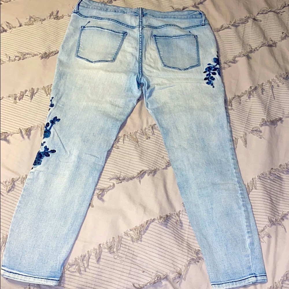 FUN FLORAL Jeans! - Picture 3 of 4